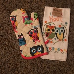 One owl towel and one oven mitt